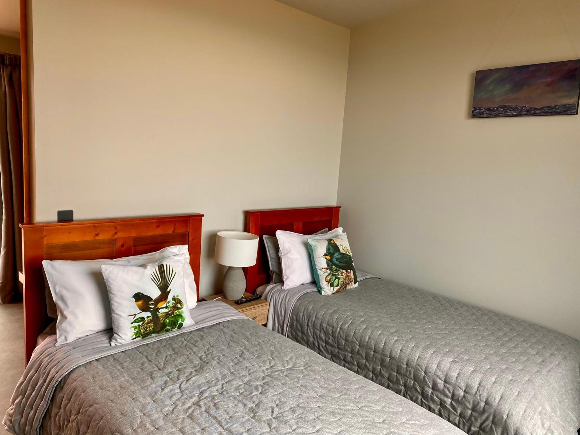 “The Cliffs” Humpridge View Motels Tuatapere Екстериор снимка
